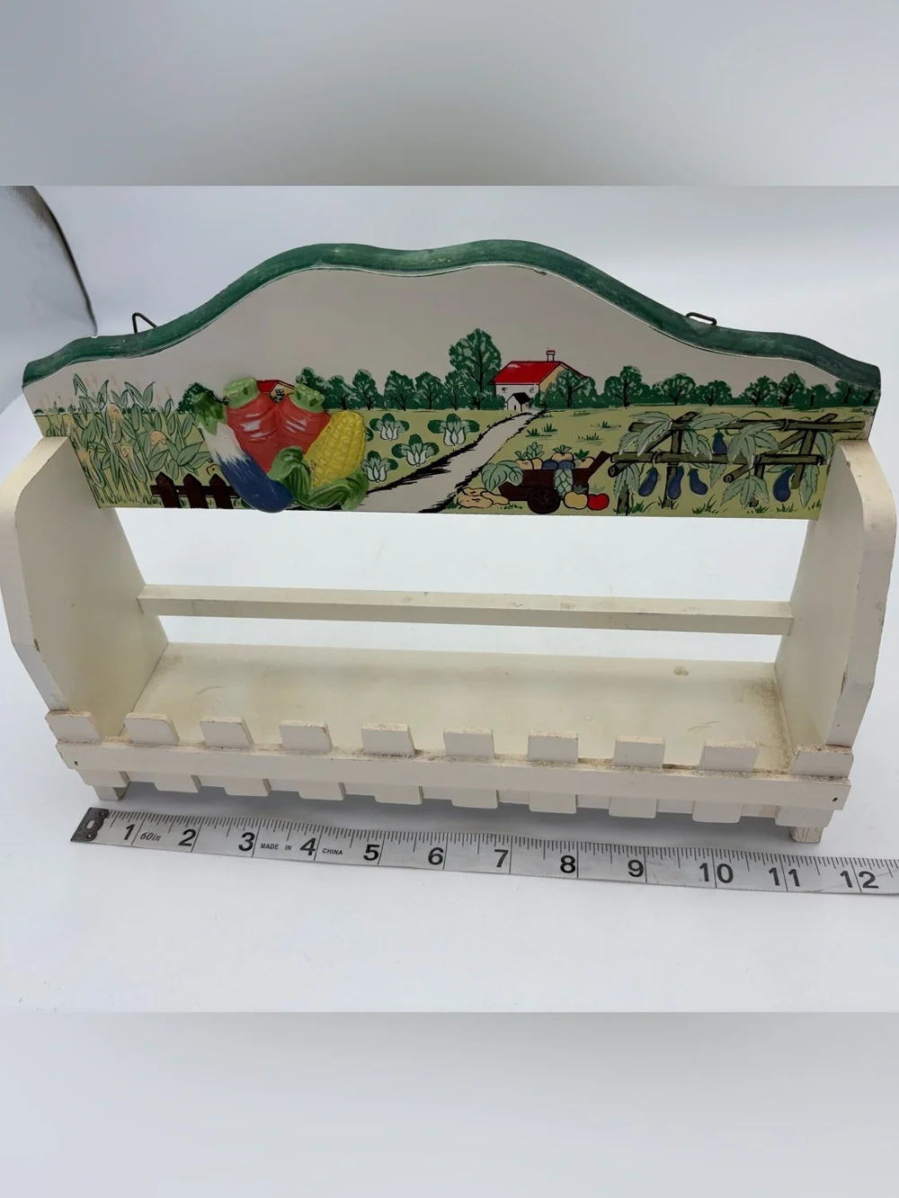 Vintage Farmhouse Vegetable Wall Hanging Shelf in Green, Red, Yellow